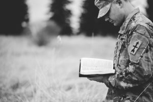 Estudo 3 grayscale shot of a young soldier reading a bible 2023 02 04 04 01 50 utc