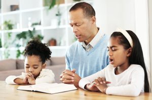 Estudo 8 family worship and bible with father and kids pra 2023 02 25 00 30 32 utc